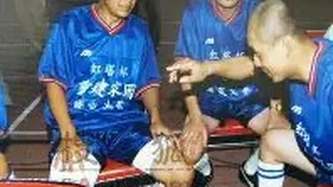“缅怀：43岁前黑山国脚、皇家社会前球星德利巴希奇因脑瘤不幸去世”